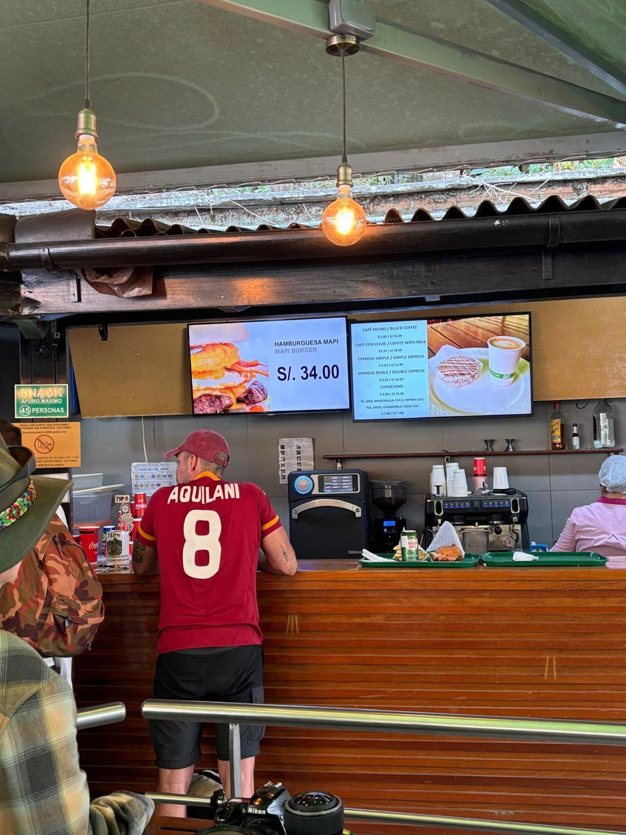 There is a light that never goes out.

Saluti dal Perù