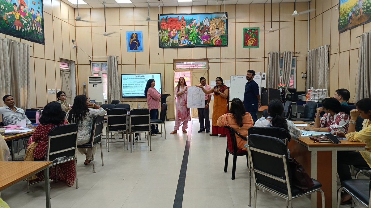 dietmotibagh's tweet image. @dietmotibagh &amp;amp; @DIETRKPofficial co-hosted the #LearningImprovementCycle 15 training Program for Mentor Teachers of district South and South WestA respectively.
Key Takeaways-📝
➡️Framing Learning Objectives based on learning Outcomes
➡️Goal Ladder Strategy 
➡️Backward Design