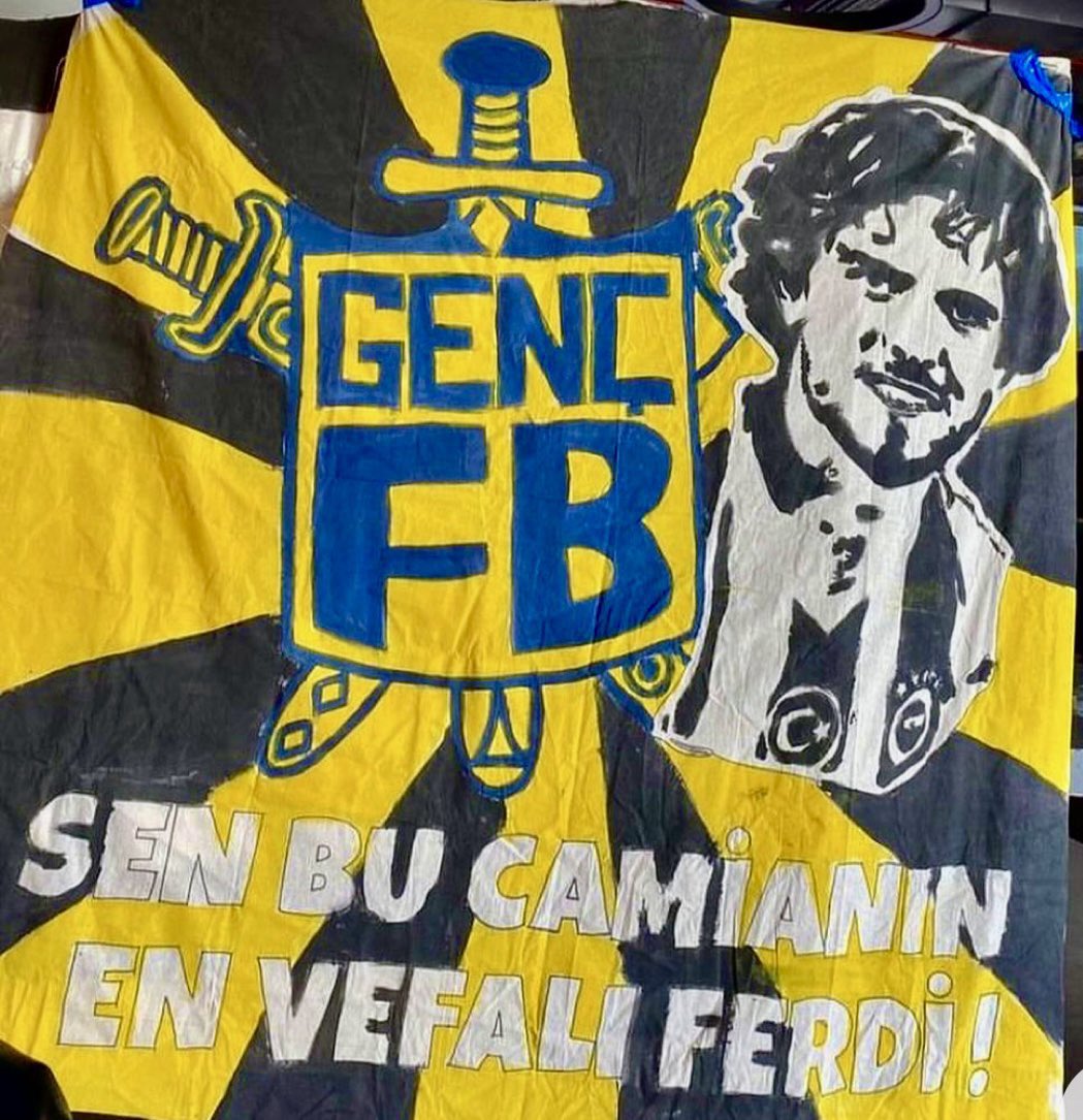 Fenerbahçe taraftarının, Ferdi Kadıoğlu için yaptığı pankart. 

"Sen bu camianın en vefalı Ferdi"
