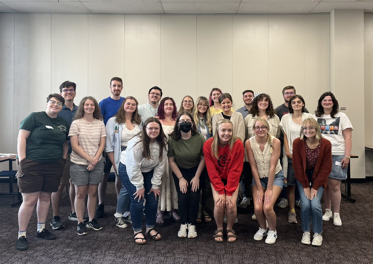 IUIPubHist's tweet photo. Sending the biggest welcome to our first and second year students! We are excited for all the fantastic things they will accomplish this year! https://t.co/2a4Do2Nhkn