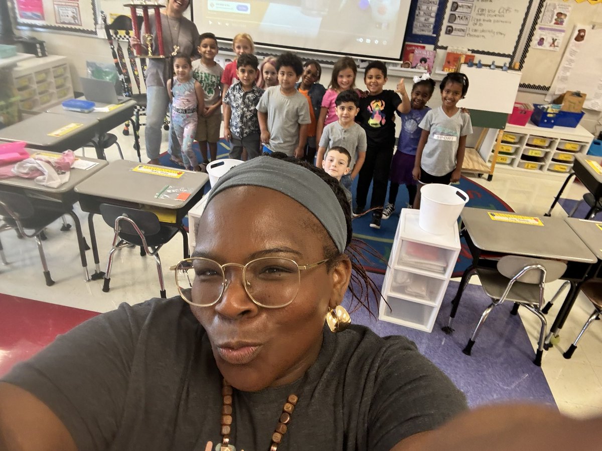 First Grade Lunch Legends: Ms. McGowan‘s class. 👏🏾👏🏾 Way to go!