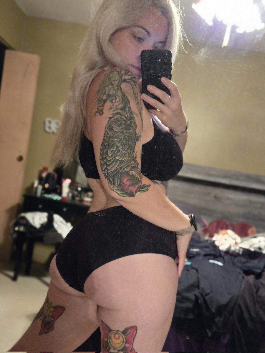 WoahKelsXoxo's tweet photo. Happy Friday. You made it through the week! https://t.co/4150rZeaix
