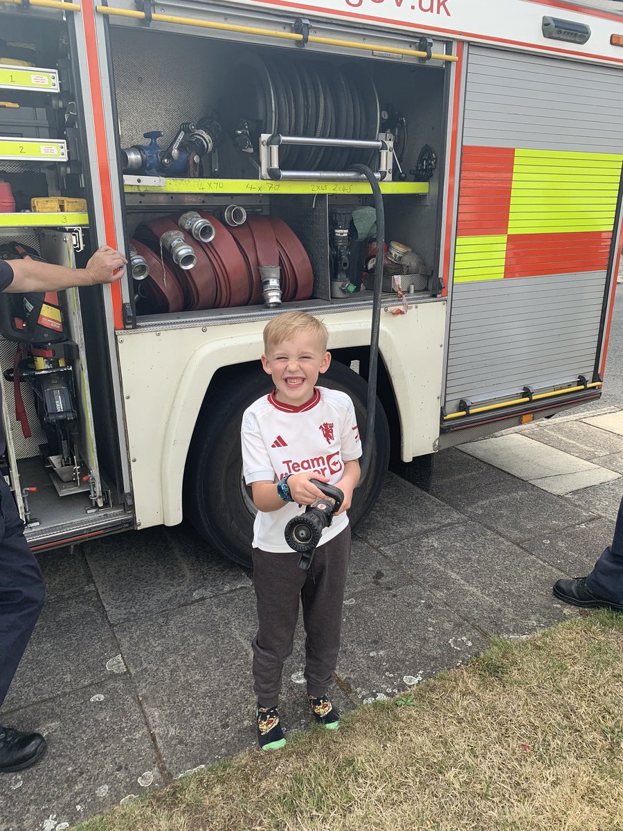 mikesudy's tweet photo. @SYFR Massive thank you to the Donny crew that came out today to fit us some new smoke detectors. Amazing that the fire service can still do this. They were a credit to your organisation and I have one very happy 6 year old. Community is dead in 2024, this gave me hope. https://t.co/RW4GlfCRXA