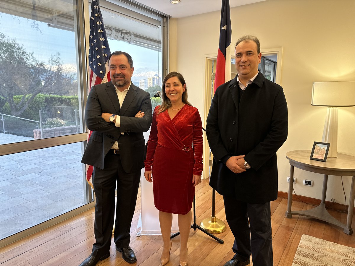 endeavorchile's tweet photo. Agradecemos a la Embajadora de Estados Unidos en Chile, Bernadette Meehan, por recibirnos en su casa para llevar a cabo este evento, en el que asistieron miembros de la delegación que asistirá a la misión y algunos integrantes de las organizaciones colaboradoras 🤩🙌. https://t.co/T6sYZi5y2H