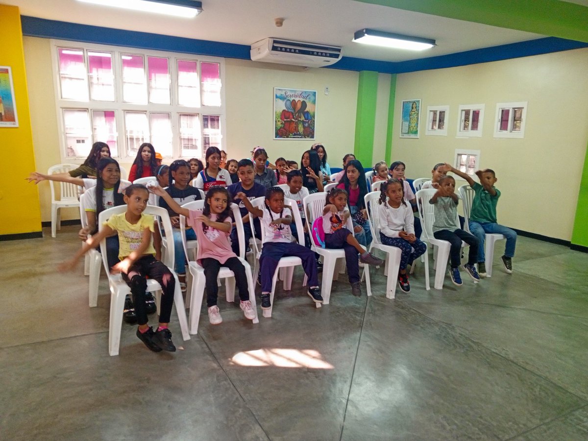 Las instalaciones de IMMUJER Caroní dan inicio al Plan Vacacional Ciudad Guayana para Vivir llenos de alegría, emoción y entusiasmo para jugar, aprender y emprender.

#PuebloSonrienteYEnPaz

<a href="/NicolasMaduro/">Nicolás Maduro</a> <a href="/OviedoPSUV/">Tito Oviedo</a>