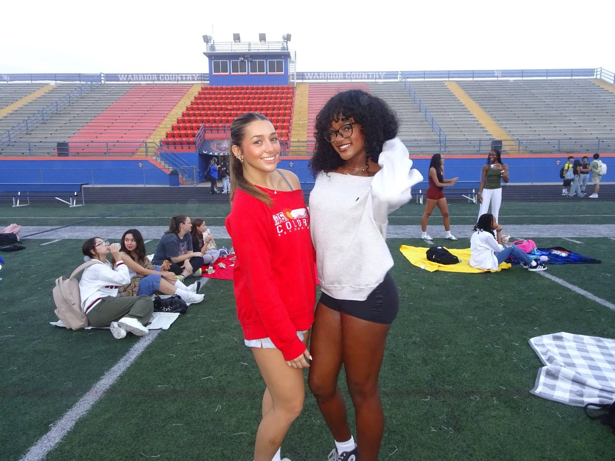 AyanaSolan's tweet photo. 2025 Senior Sunrise #westo #westorangehighschool #classof 2025 https://t.co/4bl5PmyGUC