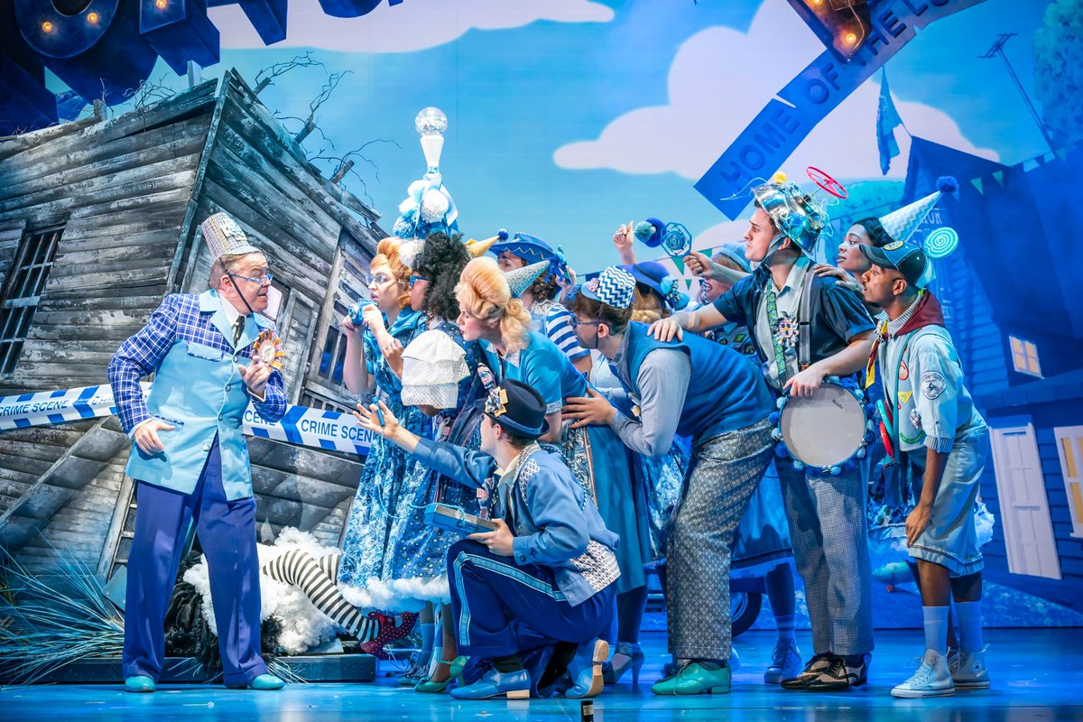 The Wizard of Oz (@yellowbrickroad) on Twitter photo LISTEN UP MUNCHKINS ๐ฃ
We have 4 performances this bank holiday weekend at the Gillian Lynne Theatre! Best availability 1pm Sunday. The wonderful Wizard awaits! ๐โจ
wizardofozmusical.com
๐ธ <a href="/brennerphotos/">Marc Brenner</a> LISTEN UP MUNCHKINS ๐ฃ
We have 4 performances this bank holiday weekend at the Gillian Lynne Theatre! Best availability 1pm Sunday. The wonderful Wizard awaits! ๐โจ
wizardofozmusical.com
๐ธ <a href="/brennerphotos/">Marc Brenner</a>