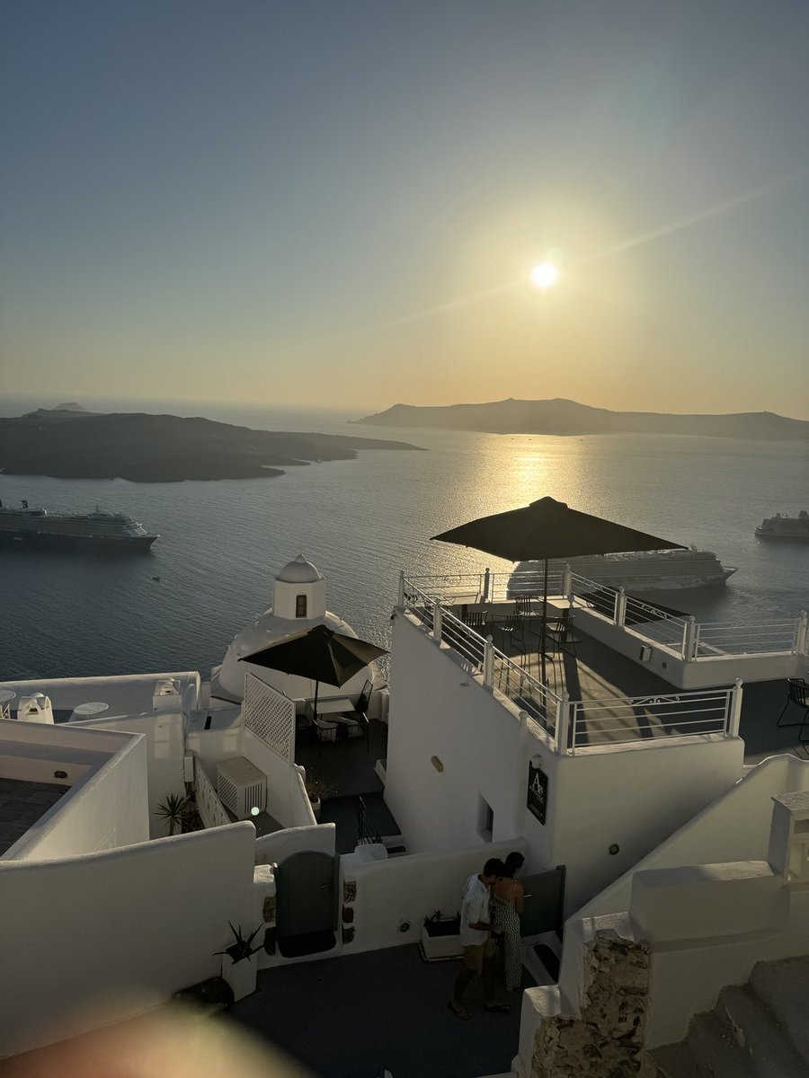 dean_warsop's tweet photo. Sunset in Santorini https://t.co/aVCvS4SFP3