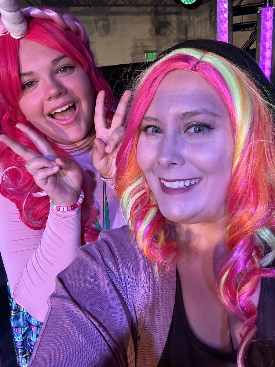 Enjoyed opening with Novella <a href="/Novella_EFNW/">Novella</a> #EFNW2024