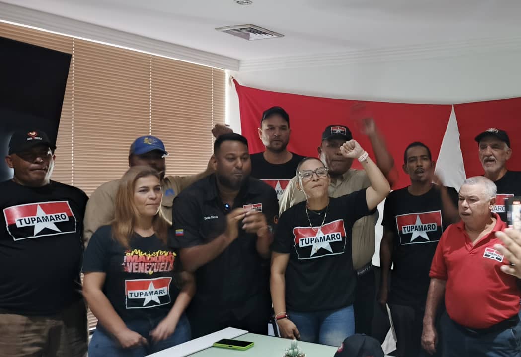 🔴⚫¡TUPAMARO EN PIE DE LUCHA!

Nuestra militancia <a href="/MRTBolivar3/">Bolívar Tupamaro</a> y <a href="/TupamaroCaroni_/">Tupamaro Caroní mrt</a> Expresa nuestro respaldo al TSJ que convalida los resultados que dieron el triunfo de nuestro Pte. <a href="/NicolasMaduro/">Nicolás Maduro</a>

#VenezuelaEnPaz

<a href="/TupamaroMRT_/">Movimiento Revolucionario TUPAMARO Vzla.</a>
<a href="/WBenavides_MRT/">Williams Benavides</a>