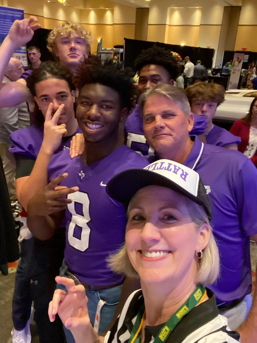 jwalshrattler's tweet photo. Great start to Scrimmage Friday….with all my favorite people! @SMHS_SMCISD 

Thanks for including us in the  @smchamber Business Expo!

Rattler Up! https://t.co/svBI9oryTm