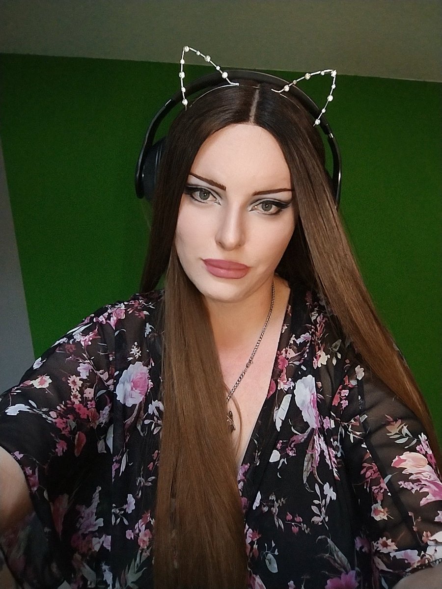 WolfiAusStahl's tweet photo. https://t.co/LnQBLF2QAW #Gamergirl #Selfie #PUBG #Twitch #Twitchde #SupportsmallStreams #rocketleague #geotastic #supportsmallstreamers https://t.co/DRBoHK05z8