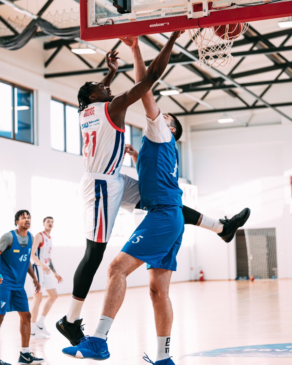 🐉 Kırmızı Ejderhalar Parkede!

🏀 Takımımız, sezon öncesi kampı kapsamında gittiği Sırbistan’daki ilk hazırlık maçında, Spartak Office Shoes takımı ile karşılaştı.

2024-2025 sezonumuzun ilk hazırlık maçından kareler: 📸

❤️💙 #FlyHighTogether