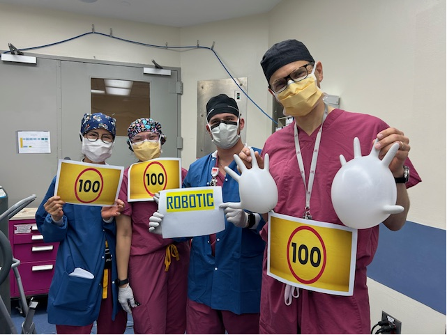ColumbiaSurgery's tweet image. We're celebrating a major milestone: the 100th robotic heart surgery! 🫀 Led by @ArnarGeirssonMD, cardiac surgery @ColumbiaMed continues to push the boundaries of heart care. Read more here: columbiasurgery.org/news/celebrati…