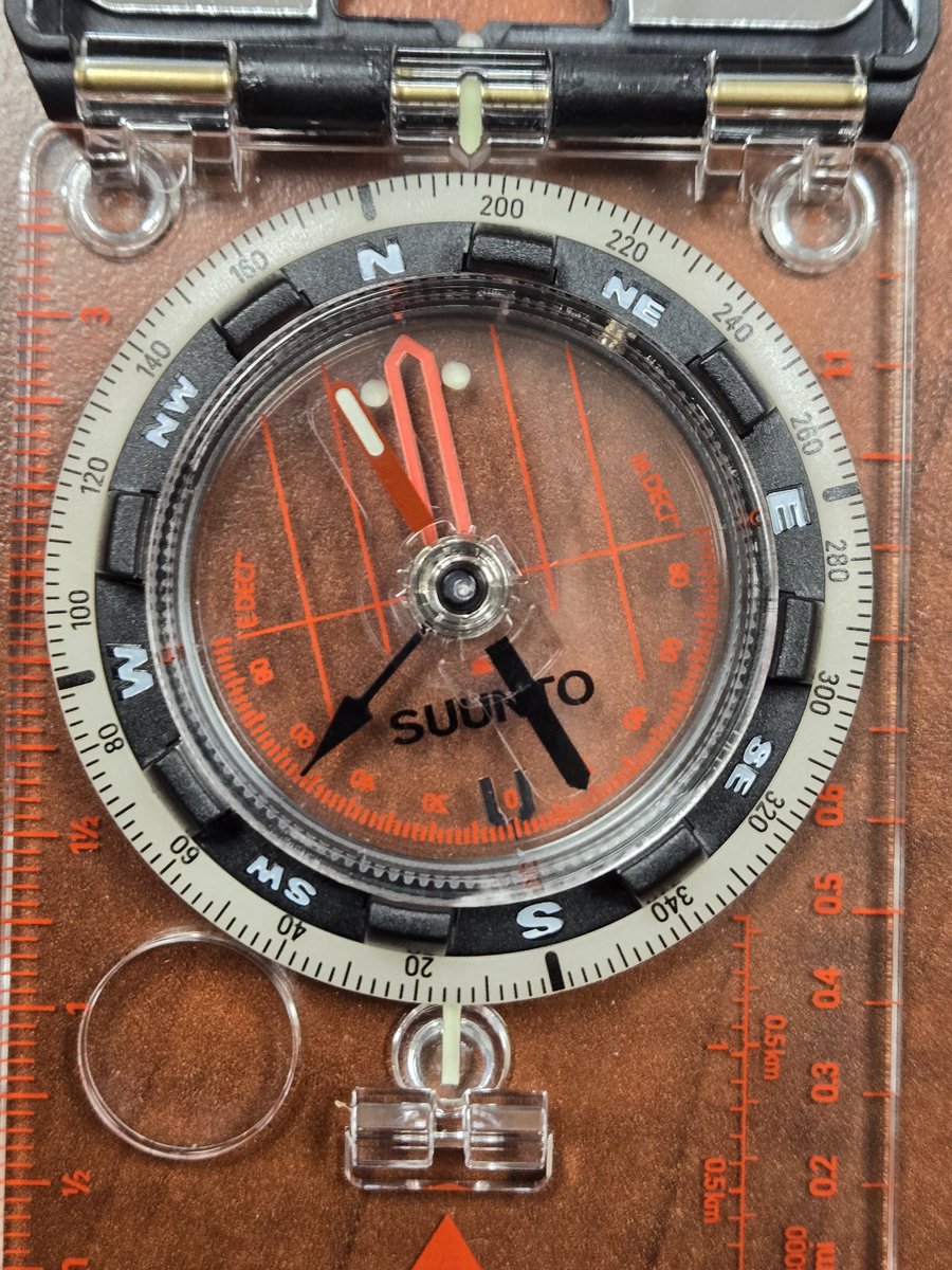 EstelaWildEd's tweet photo. It's not everyday you see this. Teach as many land nav classes as I do and anomalies show up. @suunto, what's going on here? North at 180 degrees? I've seen red needles magnetized south but never this one. #presscheck your gear #thisiswhywetrain thank God for warranties! https://t.co/I3d9KYvq1v