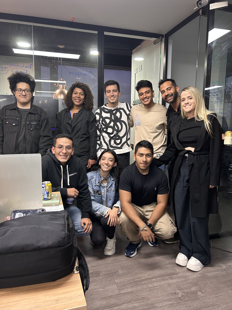 Plataform_col's tweet photo. Hoy nos reunimos como equipo para alinear nuestras metas y objetivos. No solo estamos planificando el futuro, sino construyendo juntos un camino hacia el éxito.
 ¡Vamos por más, juntos somos más fuertes! 💪🚀 #TrabajoEnEquipo #MetasComunes #CreciendoJuntos" https://t.co/f4Auejc4kU