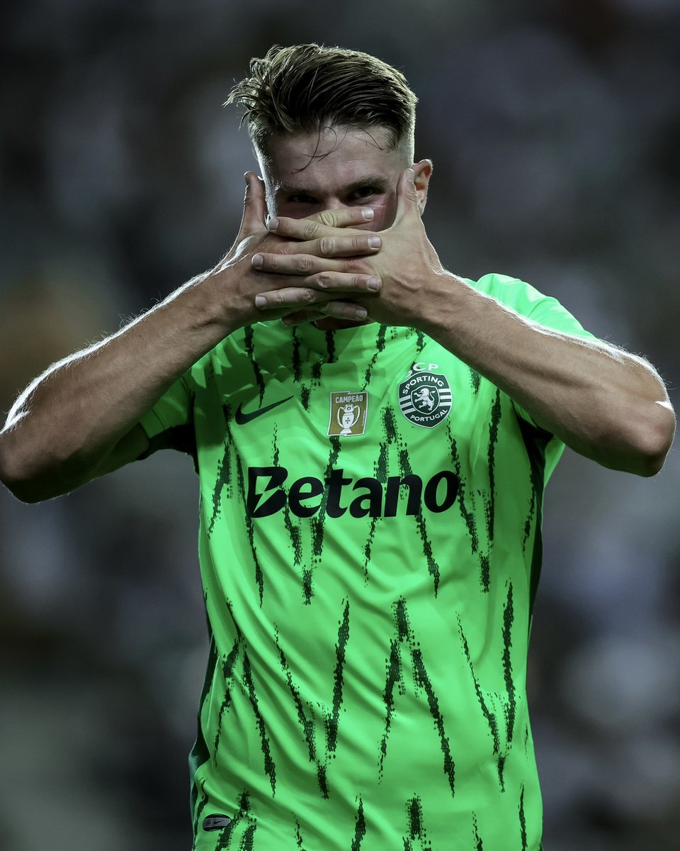 Estádios diferentes, festejos iguais 🫱🫲

À noite a festejar, a vitória dos Leões e das Leoas 🦁