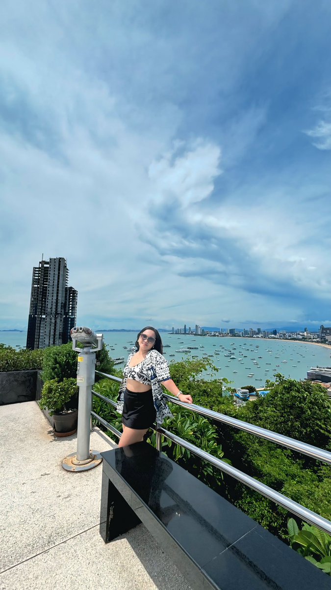 love_ericka09's tweet photo. Life is short, and I won’t be 24 again. In this adventure of a lifetime, Thailand is my playground and dreams are my guide. ❤️‍🩹 https://t.co/T26tZbzzUp