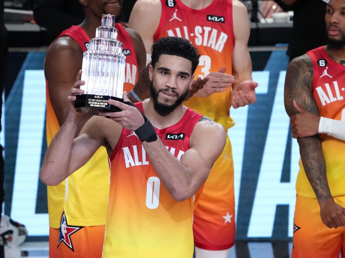Jayson Tatum adds some new ink of his All-Star Game MVP trophy, named after the late Kobe Bryant 🏆 🖋️

(Via <a href="/jaytatum0/">Jayson Tatum</a> Snapchat)
