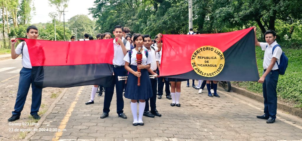 DeChontales's tweet photo. 23 de agosto 1980 | 44 Aniversario del cierre de la Cruzada Nacional de Alfabetización “Héroes y Mártires por la Liberación de Nicaragua” 📝🇳🇮

¡Puño en alto, libro abierto! ✊🏻🤚🏻📖 https://t.co/drJBUMWRR2