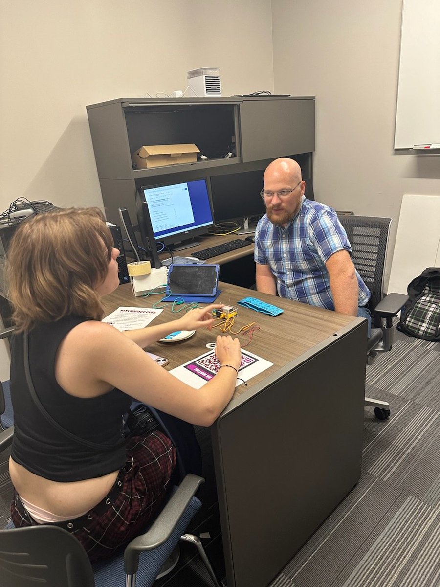 PsychNau's tweet photo. New Assistant Teaching Professor, Mike Williams, meets with an incoming freshman psych major to discuss interests in psychology.
@NAU https://t.co/etcZ1rOAvl