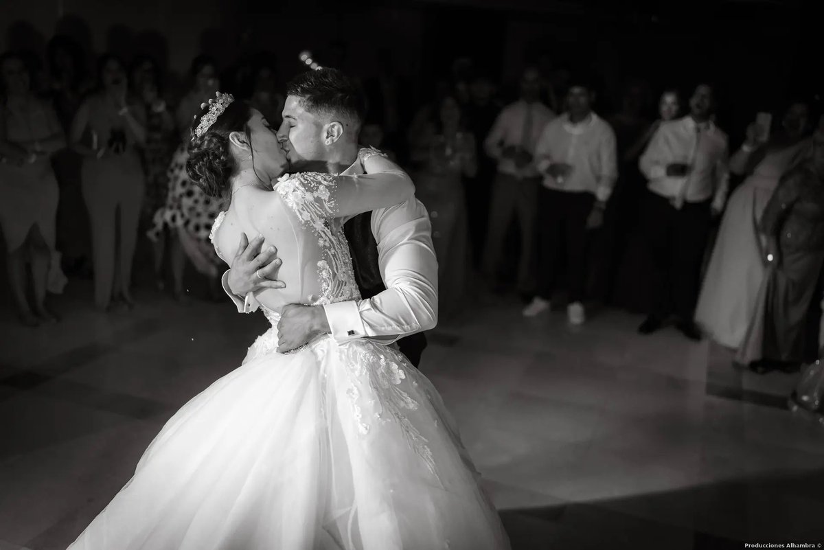 elcapricho's tweet photo. ✨ En Tandal Urban Resort ,en Granada es el lugar perfecto para hacer realidad tus eventos más especiales. Ya sea  boda de ensueño, un cumpleaños inolvidable o cualquier otra celebración divertida, nuestro espacio tiene todo lo que necesitas:
 
🌳 Jardines y Salas Elegantes https://t.co/8x4B8fWDMX