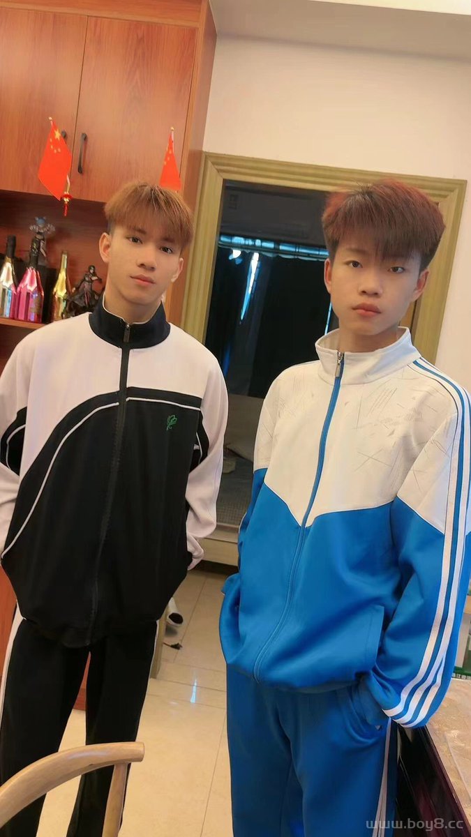 markmaster111's tweet photo. 双人组陪你喝酒 唱歌 还有你要的都可以 https://t.co/vbC4CMdoyx
