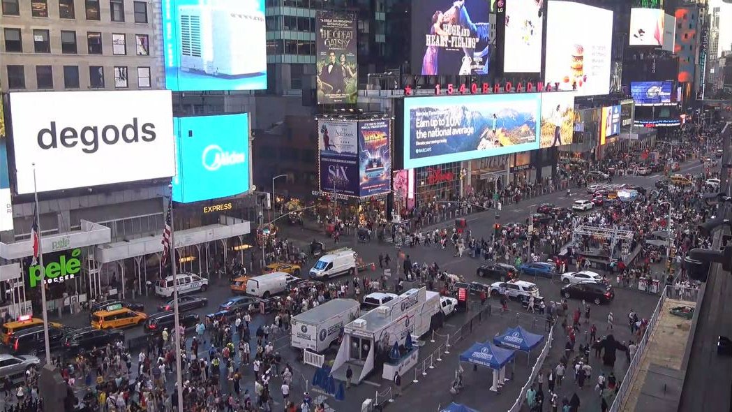 chat, can someone in new york confirm if this is real 💀