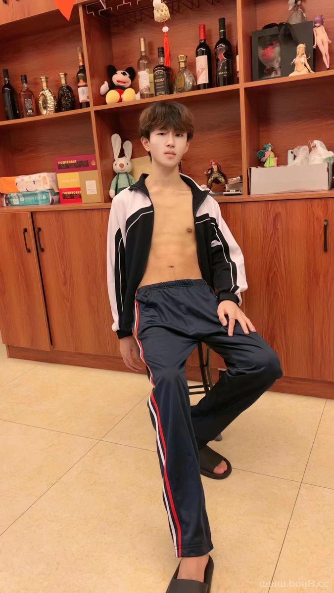 markmaster111's tweet photo. 校服弟弟2 https://t.co/6aHY3a1D01