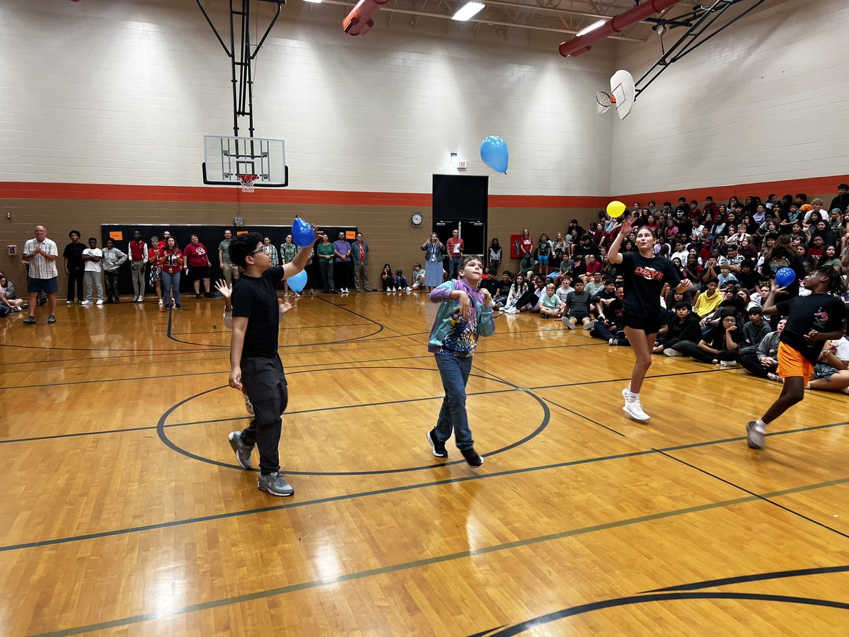 <a href="/DeKalb428CRMS/">Clinton Rosette MS</a> launched our first ever CRMS “Houses” today. What an amazing culture builder to split all students and staff into 6 different houses and build team spirit! Each team created a color, mascot and song! Teams competed and had a lot of fun. #1barb
<a href="/CUSD428/">DeKalb School District 428</a> #teamwork