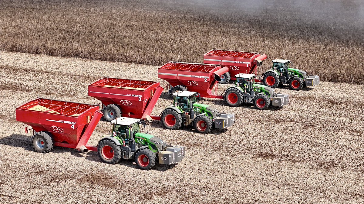 Tractorspotter's tweet photo. Harvest ‘24 over and out for @Pxfarms. Last field of beans cleared in style today. Video coming soon🎥 https://t.co/EZP9MACQsC