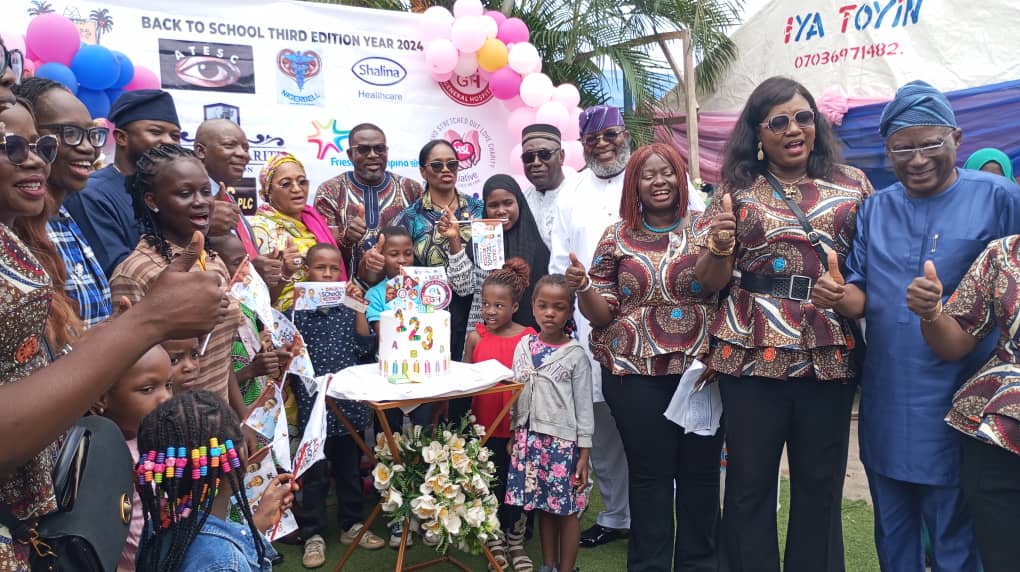 followlasg's tweet photo. 2500 SCHOOL CHILDREN TO BENEFIT FROM ORILE AGEGE GH BACK-TO-SCHOOL MEDICAL OUTREACH

https://t.co/7SA8u7FGow

@jidesanwoolu @drobafemihamzat @oaghlagos @gbenga_omo @gboyegaakosile @BSaluHundeyin @Mr_JAGs 
#LASG 
#AGreaterLagosRising https://t.co/VmOYeFO8fA