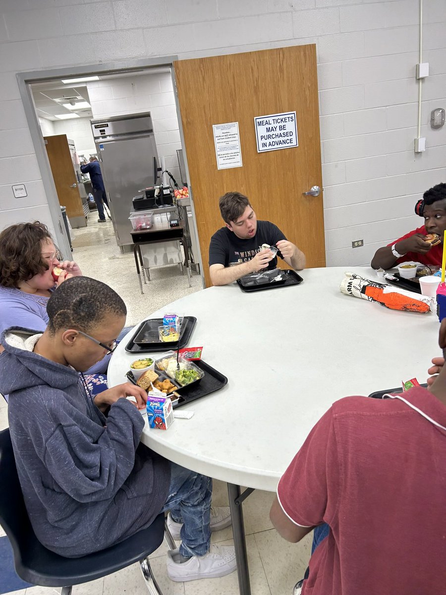 TheReddixJosh's tweet photo. This 1st week @NISDReddix has been great! Learning about our emotions, hanging with friends, and developing skills for you adult life with @ReddixShelby https://t.co/7EhwPlgVpY