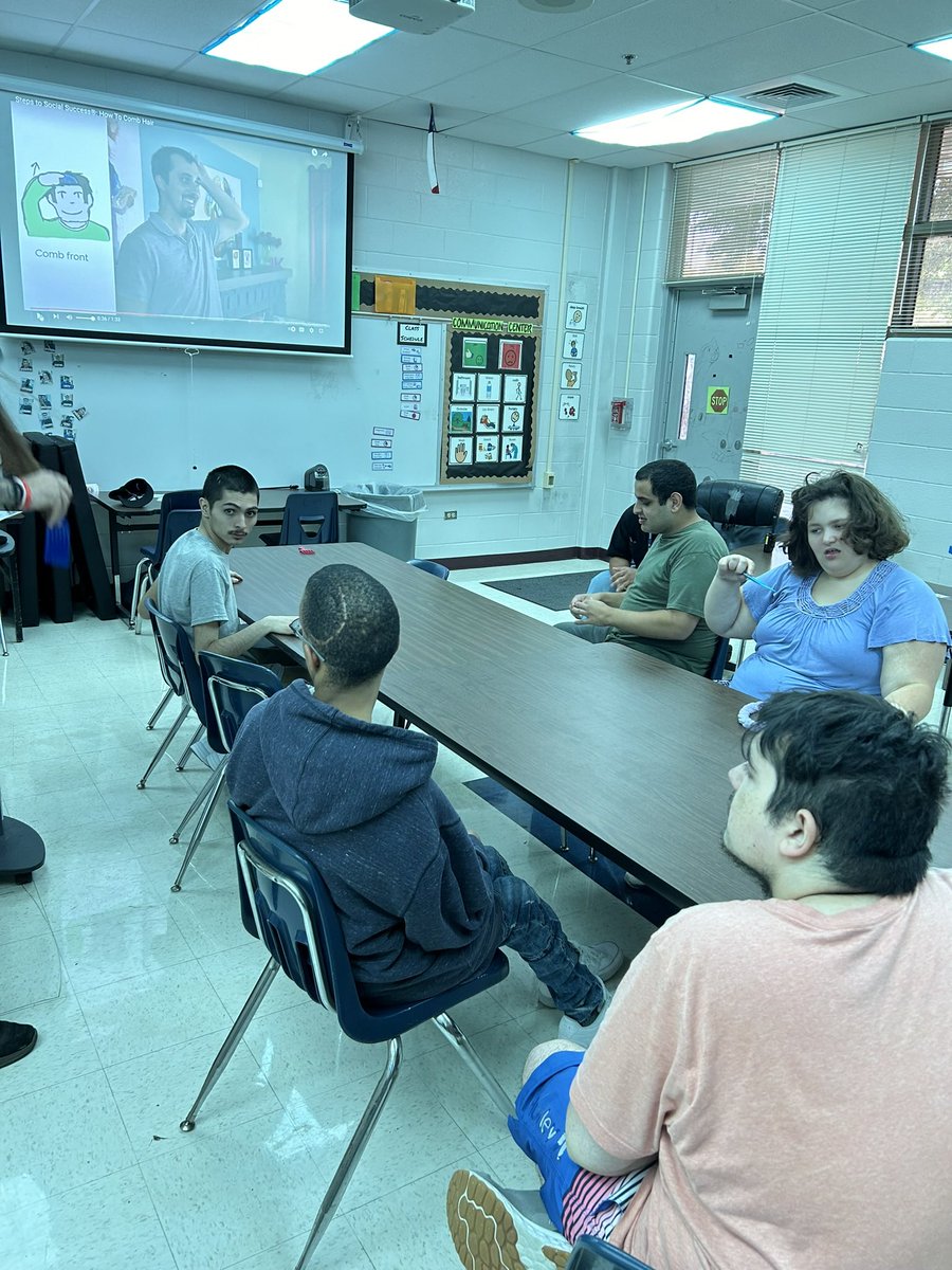 TheReddixJosh's tweet photo. This 1st week @NISDReddix has been great! Learning about our emotions, hanging with friends, and developing skills for you adult life with @ReddixShelby https://t.co/7EhwPlgVpY