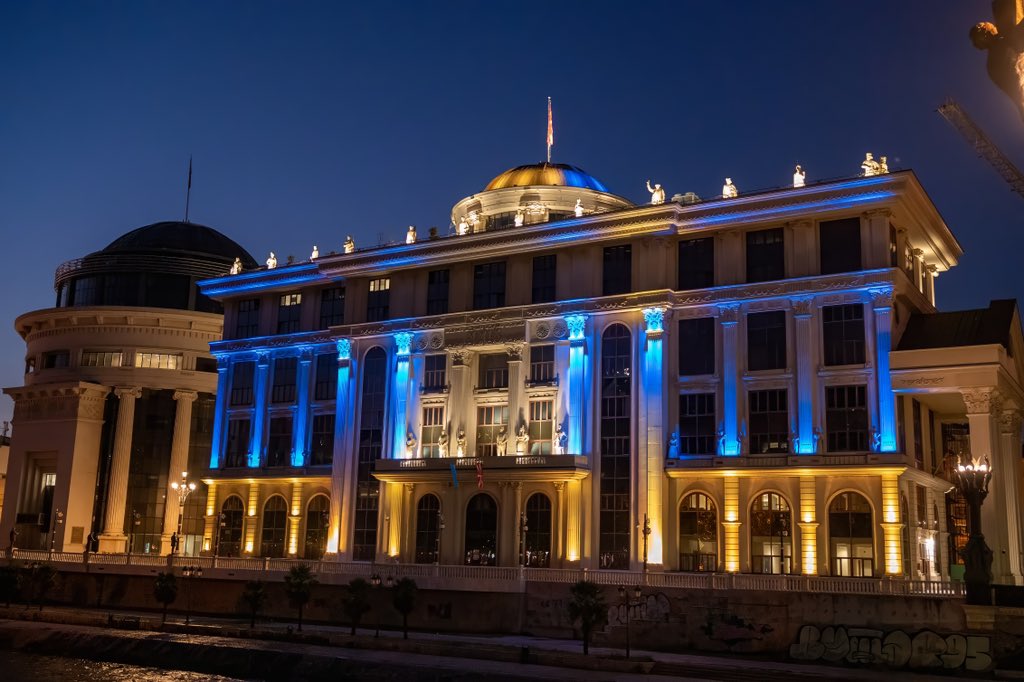 MFA_MKD's tweet photo. As we celebrate 🇺🇦 Flag Day and Independence Day, the building of 🇲🇰 @MFA_MKD is illuminated in blue and yellow.

The Macedonian and Ukrainian people stand united in defending our shared values, and we will continue to fully support Ukraine until victory and peace are secured. https://t.co/QHocnuiB4R