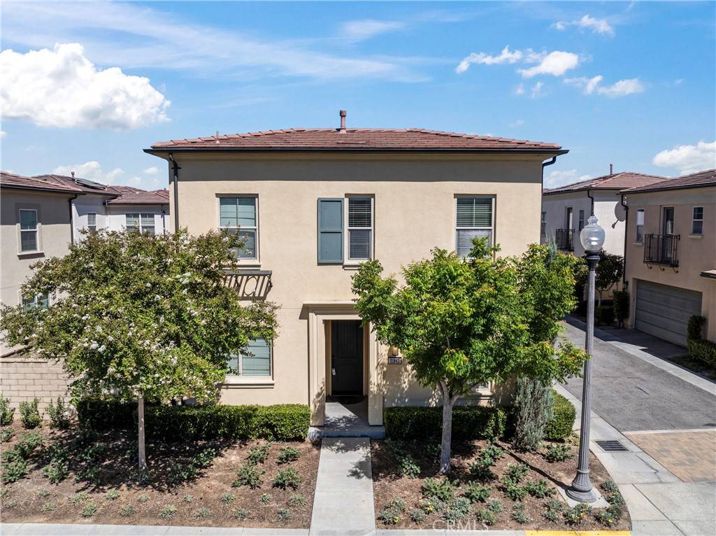 R_Angela's tweet photo. Just Listed! Beautiful condo at 21945 Propello Dr, Saugus, CA 91350, priced at $750,000! This modern gem offers a perfect blend of comfort and style in a prime location. This is a must-see for anyone looking to buy in Saugus. More Info: https://t.co/aVED8DeeyD https://t.co/iQL9fSrIe8