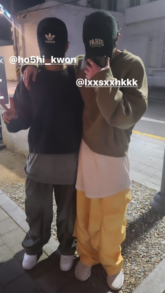 SEVENTEEN_BRA's tweet photo. "Ele é tão pequeno e adorável e legal. Então, foi natural termos nos tornado próximos."

— Lee Soohyuk sobre #Hoshi 💎 https://t.co/FeliSnBHfE