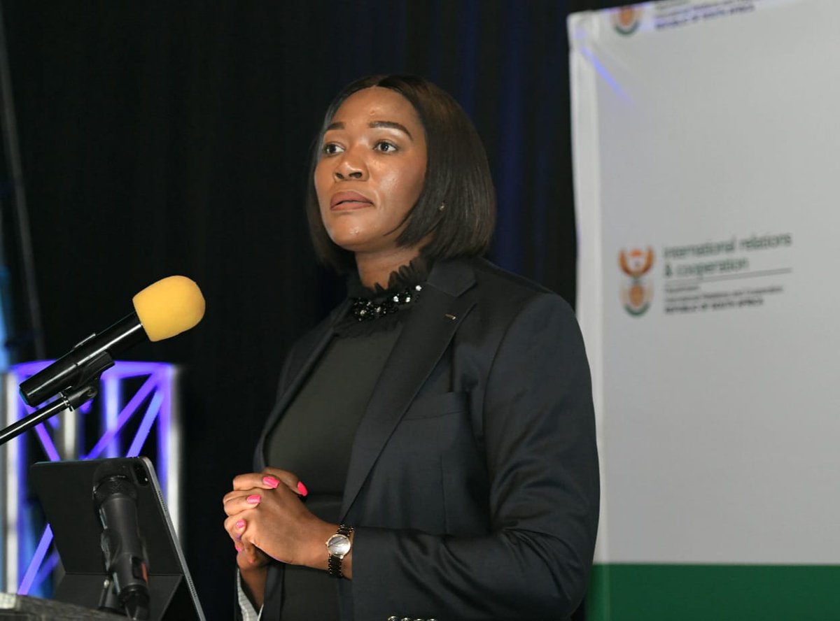 DIRCO_ZA's tweet photo. Deputy Minister Moraka encouraged women participating at the #DircoOutreachProgramme to network so that they can advance their own interests and that of their own country.

#WomensMonth https://t.co/fn5RdOMb1C