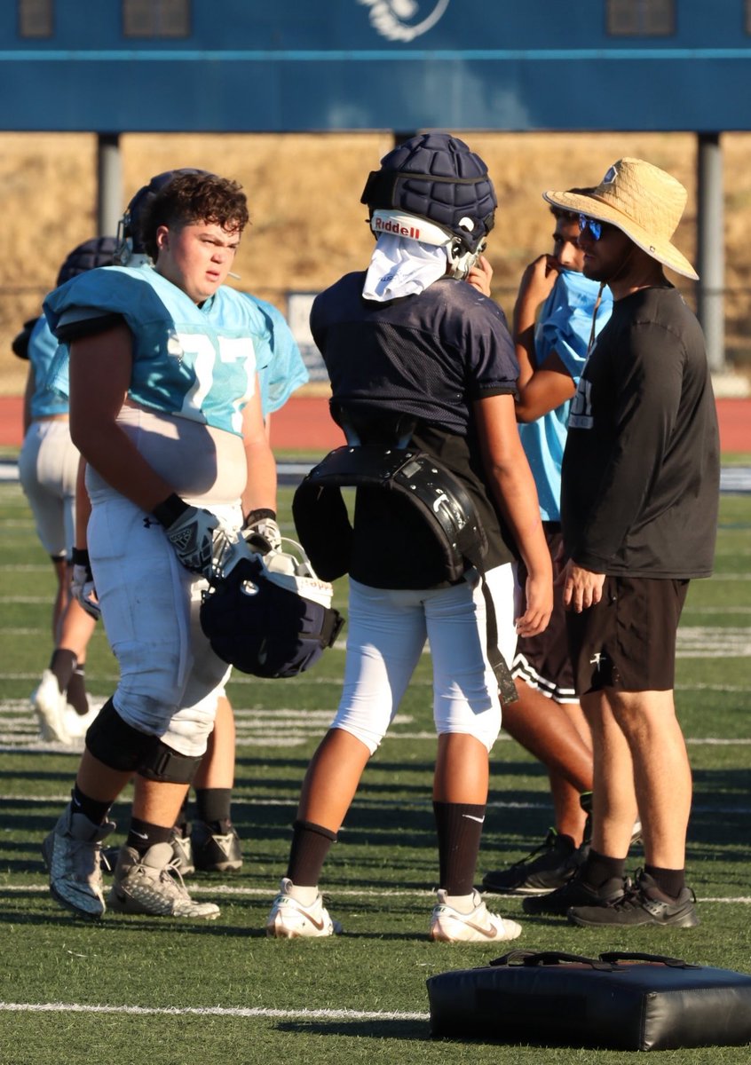 1st Varsity <a href="/Branhamfootball/">Branham Football</a> padded scrimmage today vs <a href="/SobratoFootball/">Sobrato Football</a> 

Home opener next week. 

#stayblue #freshman #co2028 #quarterbacks