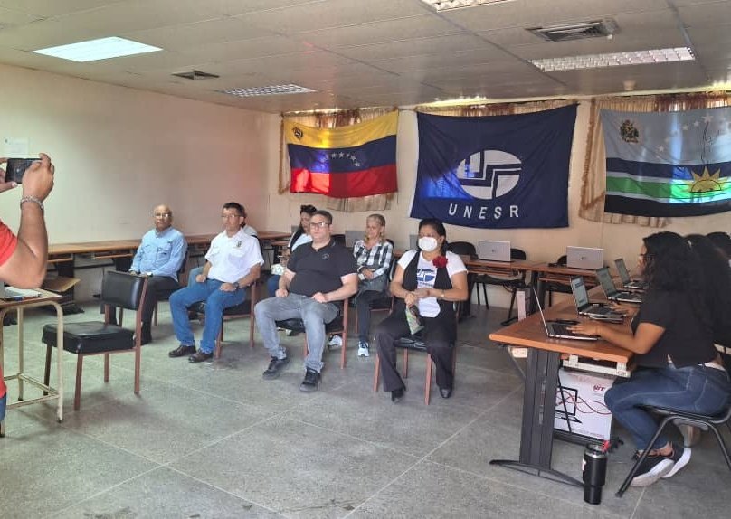 🔰| En Monagas, se llevó a cabo la inauguración de nuevas salas, donde el equipo multidisciplinario del Consejo Estadal del Estado Monagas (CEGU-MONAGAS) se unió en una conexión simultánea para impulsar el desarrollo y bienestar de nuestra comunidad.
<a href="/sandraoblitasr/">Sandra Oblitas Ruzza</a> <a href="/MPPEU_Ve/">MPPEU_Ve</a>