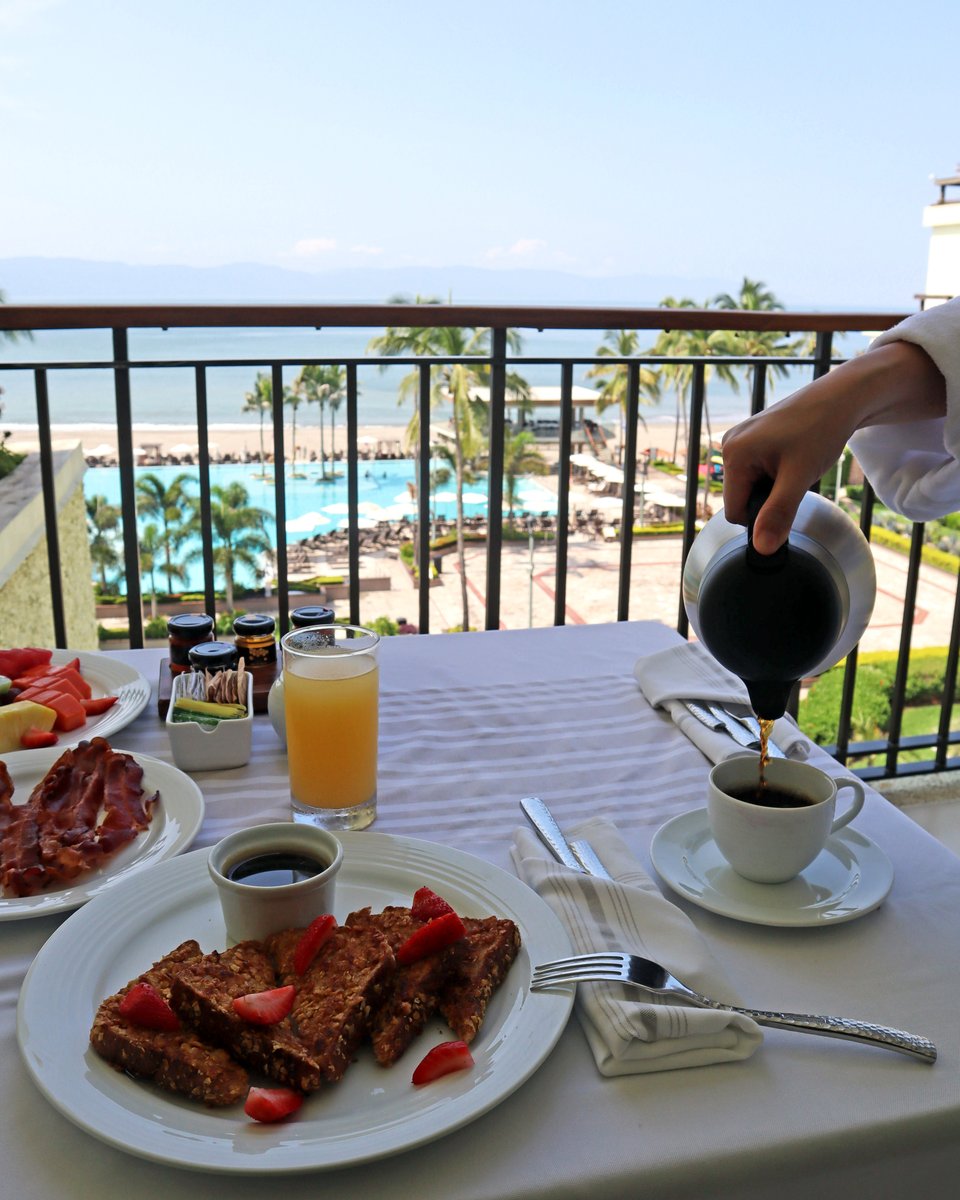 marriottpv's tweet photo. Despierta tus sentidos con un desayuno perfecto frente al paraíso. Cada mañana en #MarriottPV es una celebración de la vida 🌴
https://t.co/IvQ2nYyDob https://t.co/sexhdhFthK