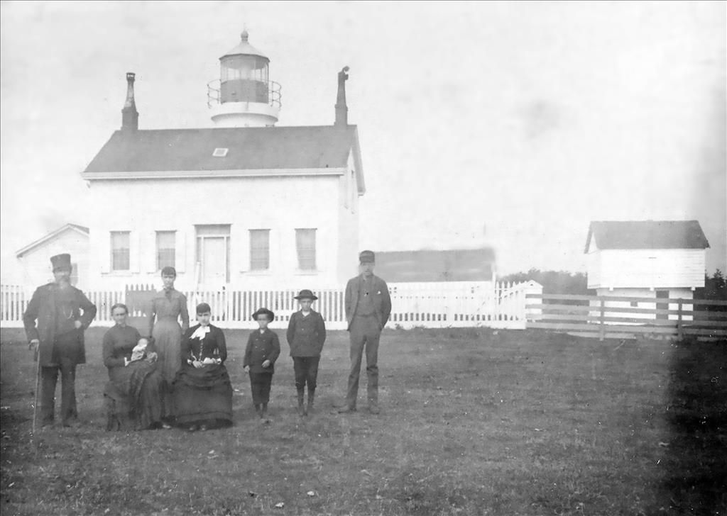 HistoryLink's tweet photo. Today's #NewAtNoon looks at the history of the Smith Island Lighthouse (now gone) which was located at the far eastern end of the Strait of Juan de Fuca, approximately five-and-a-half miles west of Whidbey Island. https://t.co/ZWNhalzt0x https://t.co/FLUvOx5WE5