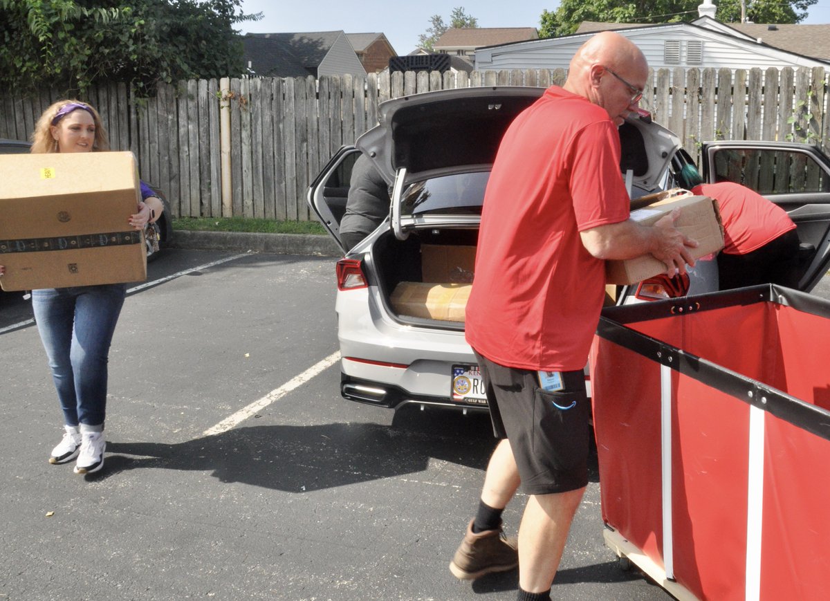 Newport Intermediate School students, faculty and staff served as beneficiaries of Amazon's recent Back-to-School donation effort. Amazon personnel delivered backpacks, notebooks, folders, binders, index cards, small whiteboards, hand sanitizer and toiletries. 😀😀