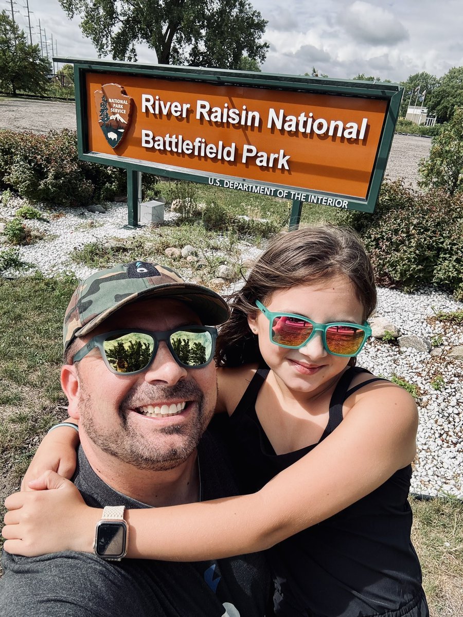 bluelightngbear's tweet photo. New Park Alert ๐จ
Quinnโs 123rd NPS unit and Chrisโ 155th @NatlParkService unit!
Hello River Raisin NB! ๐ถ ๐
๐ @RiverRaisinNBPF #BlueLightningBear ๐โก๏ธ๐ป #OutdoorsForAll #JuniorRanger #HumansOutside365 #ParkChat https://t.co/i3VWZqnSzz