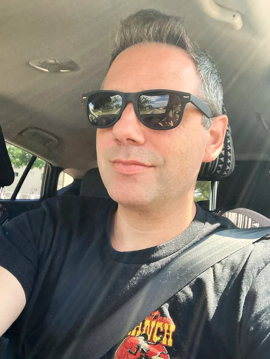 Ontologics's tweet image. Zoninggggg. What a nice playlist featuring Frank Zappa, Bjork, and Ontologics 🙌🦉! Thank you 90.1 FM KTUH! #YellStuff #LPIV