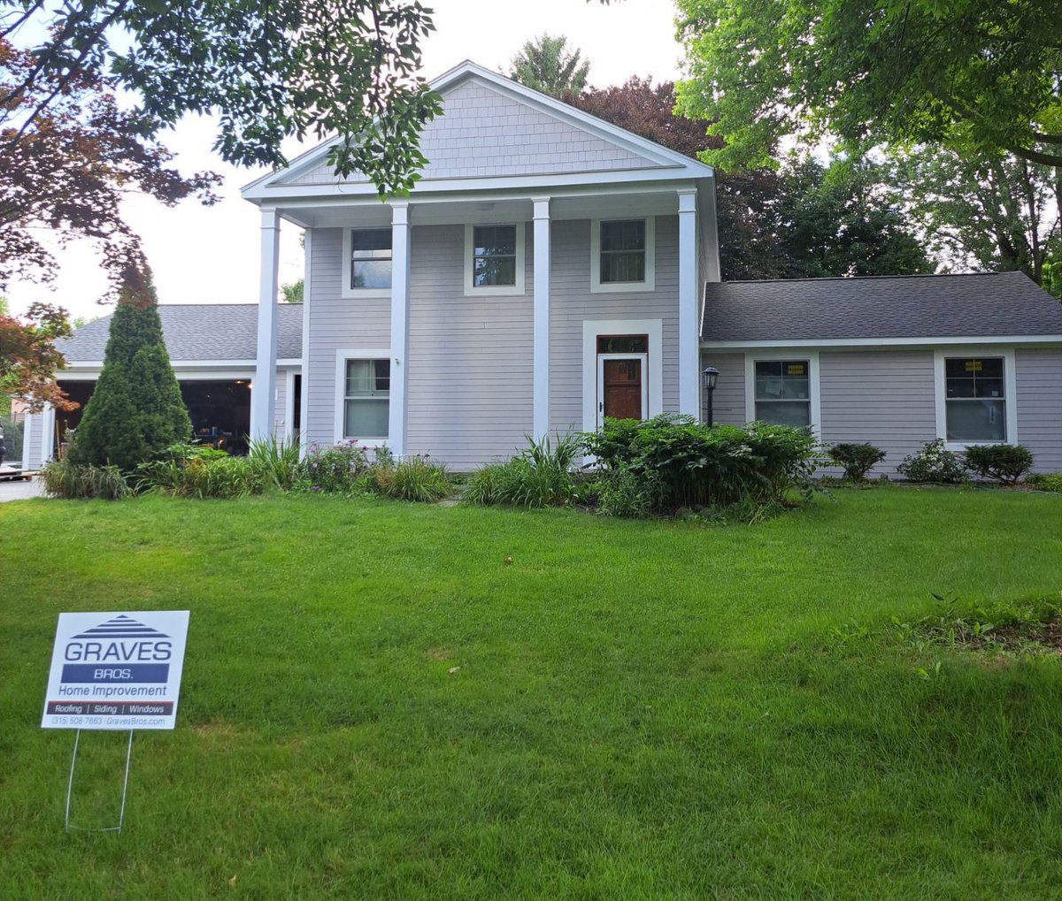 GravesBros's tweet photo. Update your home exterior with vinyl siding from Graves Brothers. Not only does it enhance your curb appeal, but it’s also a low-maintenance option that keeps your home protected from the elements. Contact us today to schedule a consultation https://t.co/fRhwnF4Ijo