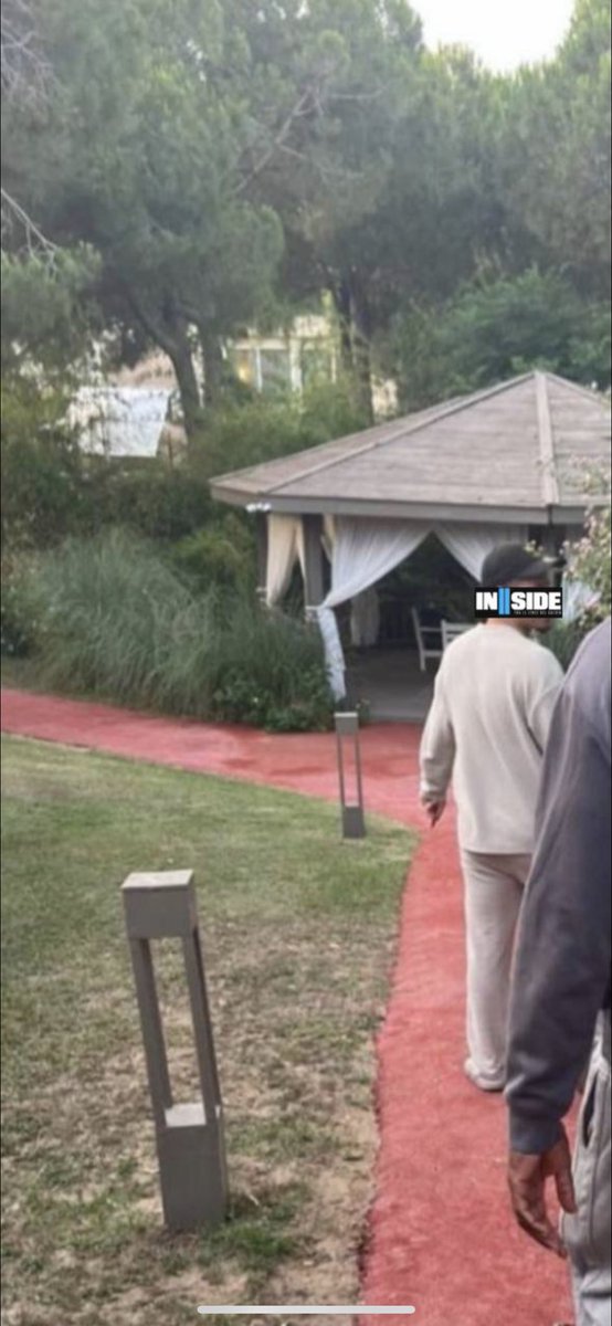 ✈️👨🏻‍⚕️🏥