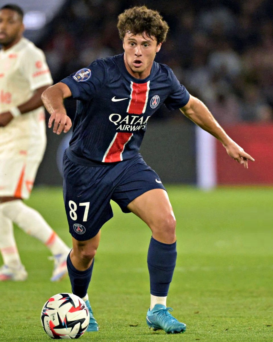 Bis de assistências de João Neves na primeira parte — são já quatro em dois jogos pelo PSG 🪄