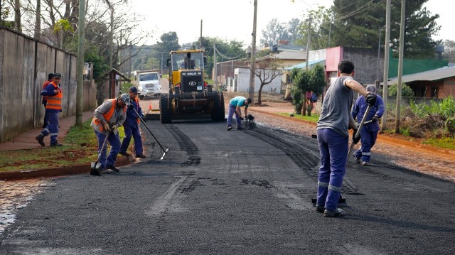centralinforme's tweet photo. #Oberá 
Hassan: «Siendo cautos en la administración, se invierte en obras públicas»
https://t.co/0Jw3rzk3fI https://t.co/xo6Zbk3EUX