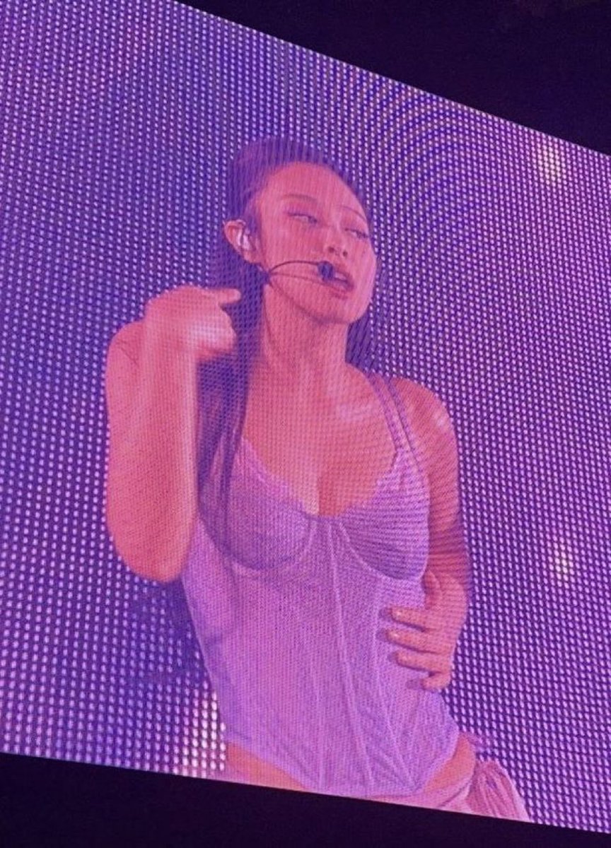 jenfilesx's tweet photo. Jennie is insane for this https://t.co/gKZWtTa6gZ